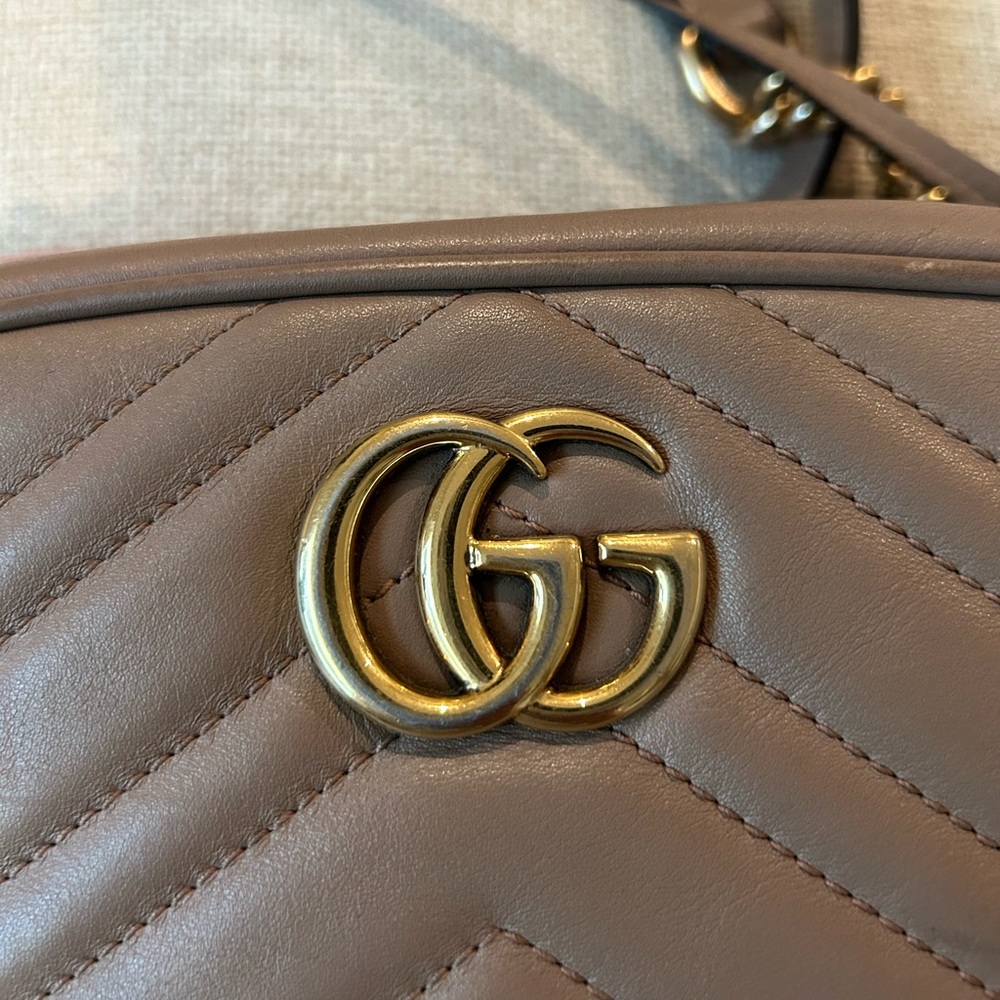 Gucci “GG Marmont Mini Shoulder Bag” in Dusty Pink Leather - Picture 7 of 11